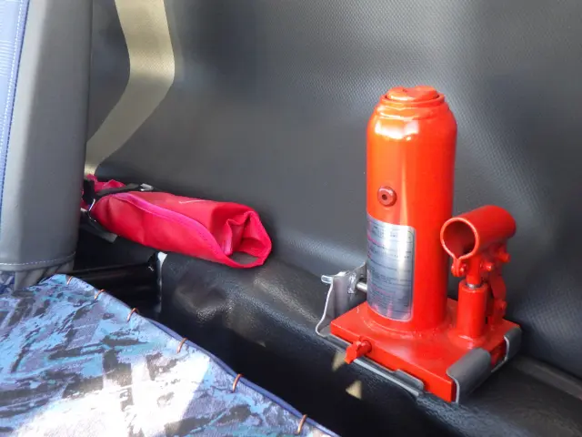 いすゞ エルフ 2RG-NPR88YN(2WD)の写真23