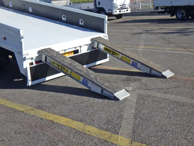 いすゞ エルフ 2RG-NPR88YN(2WD)の写真43