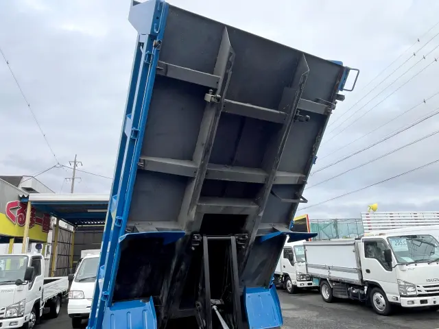 ダンプ裏面もこんな感じ♪|三菱 キャンター TPG-FBA30(2WD)の写真10
