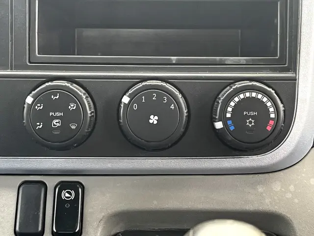 三菱 キャンター TPG-FBA30(2WD)の写真23