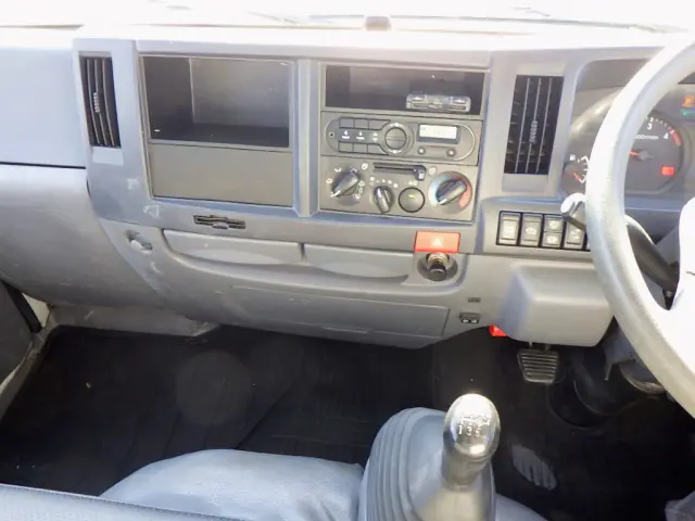 いすゞ エルフ 2RG-NKR88AN(2WD)の写真16