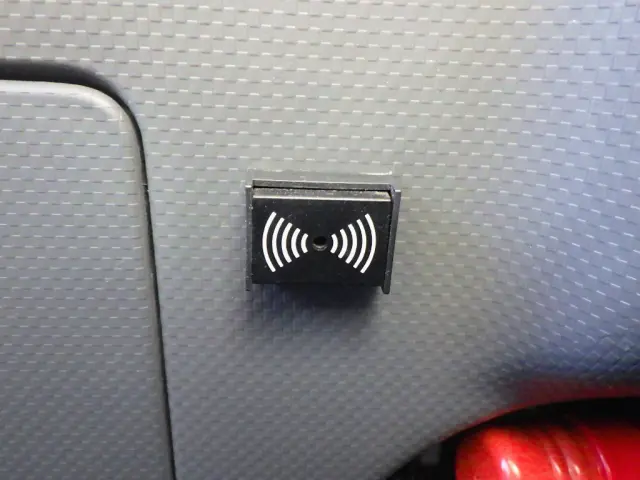 いすゞ エルフ 2RG-NKR88AN(2WD)の写真24