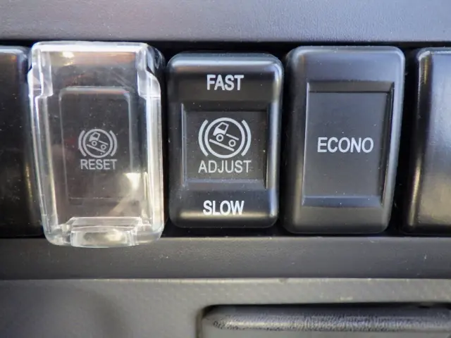 いすゞ エルフ 2RG-NKR88AN(2WD)の写真25