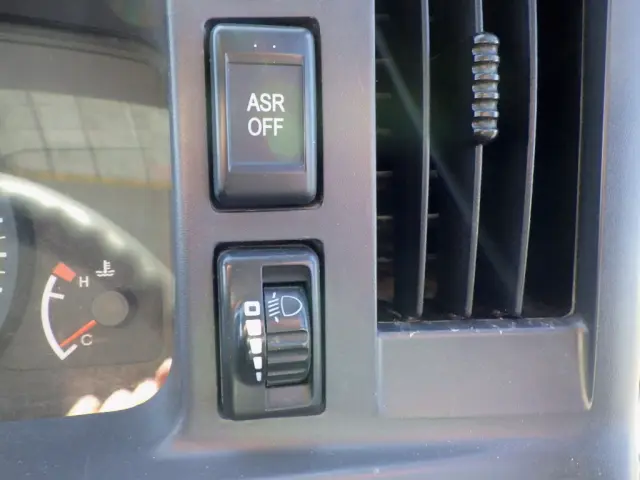 いすゞ エルフ 2RG-NKR88AN(2WD)の写真26