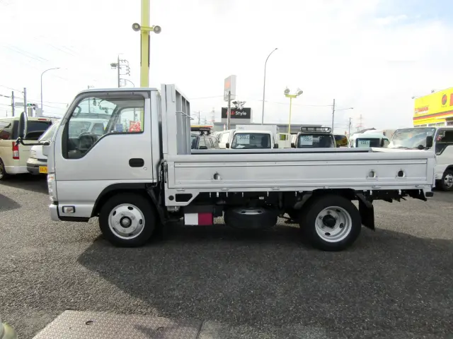 目立つキズや看板アトなどもなくキレイな状態を保ったおススメの１台☆|いすゞ エルフ 2RG-NKR88A(2WD)の写真3