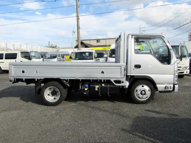 衝突軽減ブレーキや車線逸脱警報など先進の安全装備を搭載したエルフトラック！|いすゞ エルフ 2RG-NKR88A(2WD)の写真4