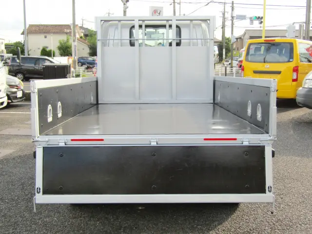 荷台内面はこんな感じ♪|いすゞ エルフ 2RG-NKR88A(2WD)の写真6