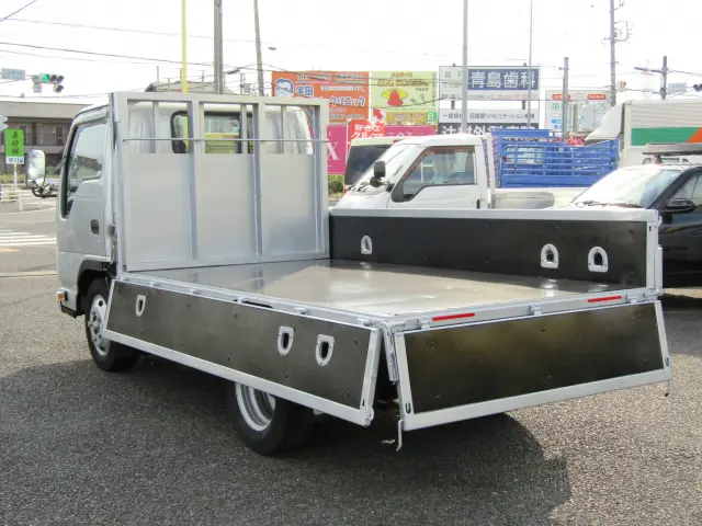 荷台に鉄板を貼った１０尺トラック！重量物でもガンガン積み込んで頂けます！|いすゞ エルフ 2RG-NKR88A(2WD)の写真7