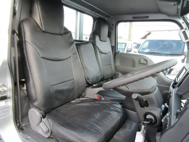 いすゞ エルフ 2RG-NKR88A(2WD)の写真14