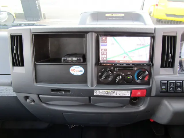 いすゞ エルフ 2RG-NKR88A(2WD)の写真18