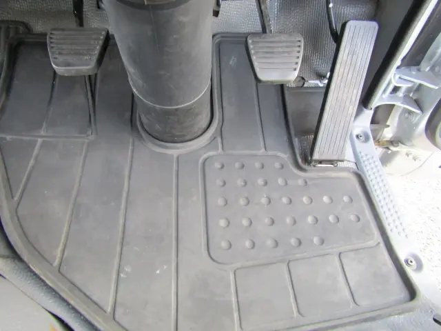 いすゞ エルフ 2RG-NKR88A(2WD)の写真28