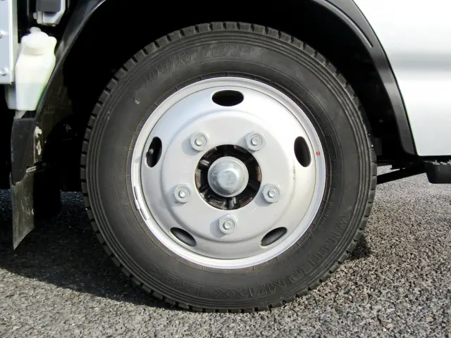 いすゞ エルフ 2RG-NKR88A(2WD)の写真40