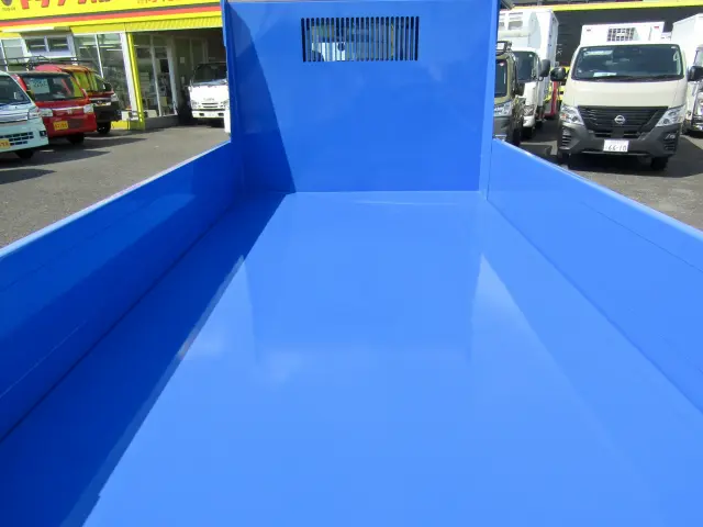 荷台内面はこんな感じ♪|日産 アトラス 2RG-AKR88AD(2WD)の写真6