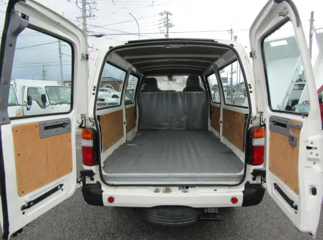 バックドアを開けるとこんな感じ♪|日野 デュトロ TKG-XZC605Y(2WD)の写真7