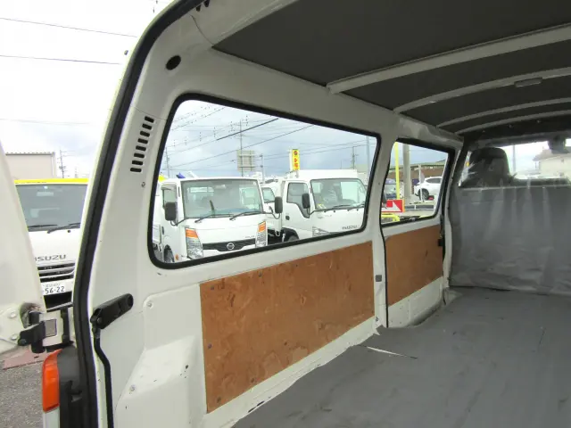 荷室内面左側|日野 デュトロ TKG-XZC605Y(2WD)の写真9