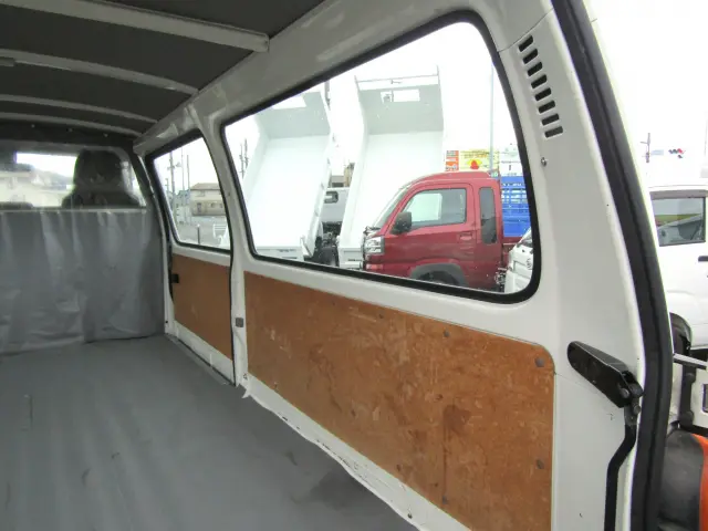 荷室内面右側|日野 デュトロ TKG-XZC605Y(2WD)の写真10