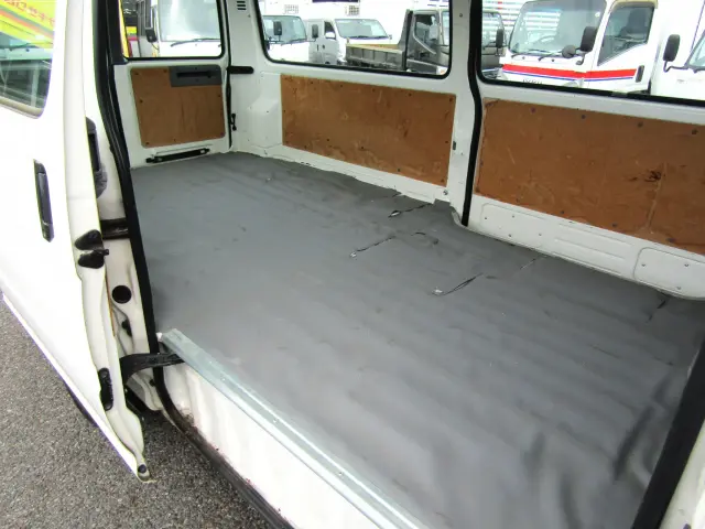 天井もキレイな状態を維持しています!|日野 デュトロ TKG-XZC605Y(2WD)の写真11