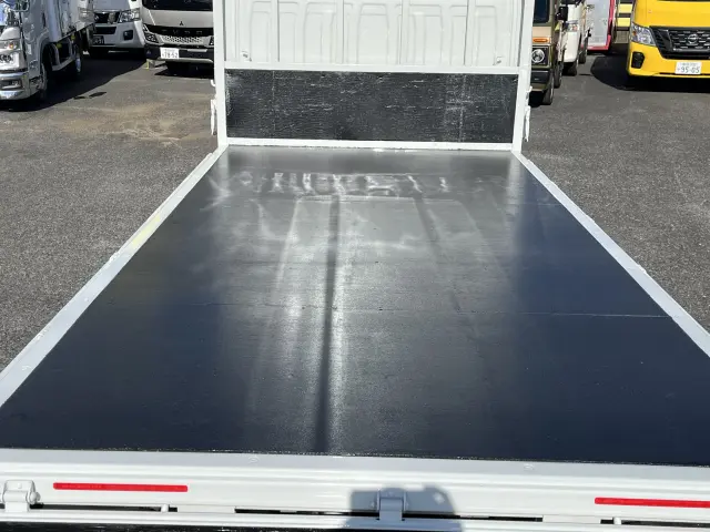 いすゞ エルフ TRG-NJR85A(2WD)の写真9