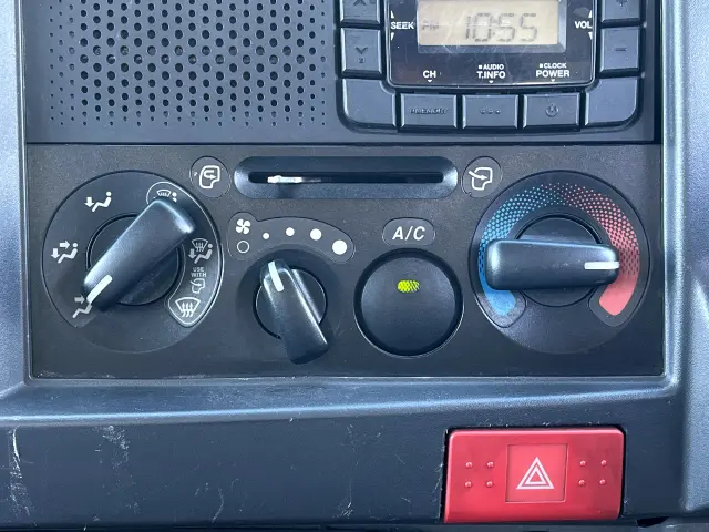 いすゞ エルフ TRG-NJR85A(2WD)の写真20