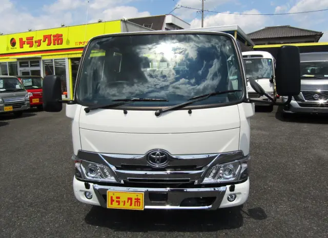 2800ccのディーゼルエンジンに5MTを搭載☆フル積載でも元気よく走ってくれます♪|トヨタ ダイナ 2PG-GDY281(4WD)の写真2