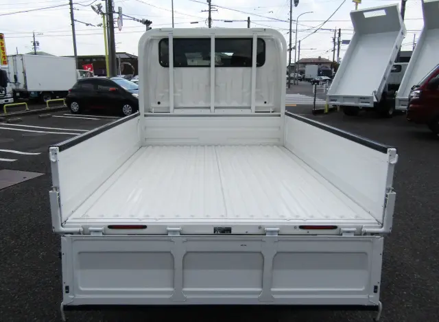 荷台内面はこんな感じ♪|トヨタ ダイナ 2PG-GDY281(4WD)の写真6