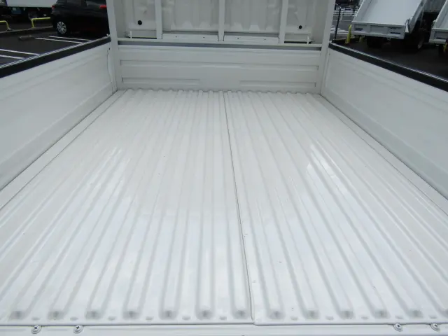 目立つキズや凹みもなく良好な状態を維持しています!|トヨタ ダイナ 2PG-GDY281(4WD)の写真7