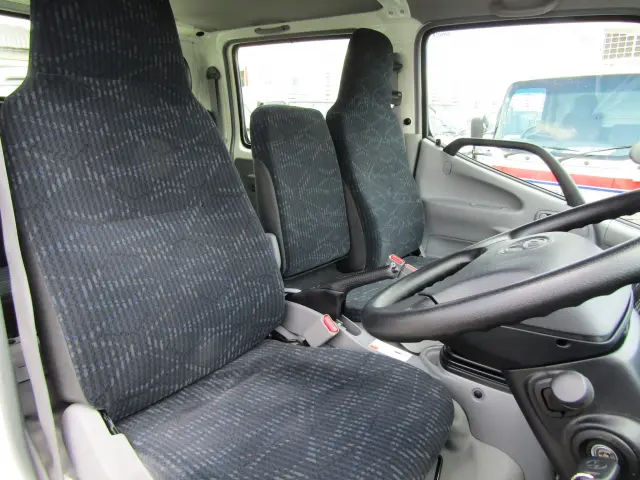 もちろんシートにキレやヤブレはありません☆|トヨタ ダイナ 2PG-GDY281(4WD)の写真11