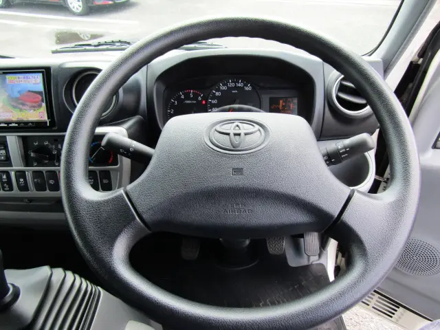 ABS・エアバックなど基本的な安全装備はしっかり完備!|トヨタ ダイナ 2PG-GDY281(4WD)の写真12