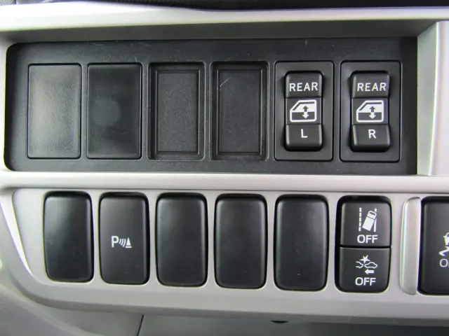 衝突軽減ブレーキ・車線逸脱警報など先進の安全装備が満載♪|トヨタ ダイナ 2PG-GDY281(4WD)の写真18