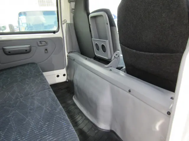 後席はあまり使われていなかったようです☆|トヨタ ダイナ 2PG-GDY281(4WD)の写真22