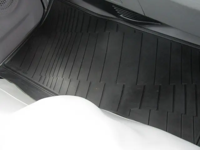 室内がキレイな事は、前オーナーが大切に乗っていた証拠です♪特に女性にはおススメのポイントですね!|トヨタ ダイナ 2PG-GDY281(4WD)の写真24