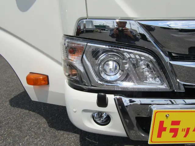 現行のダイナはLEDヘッドライト!暗闇をパッと照らしてくれます☆|トヨタ ダイナ 2PG-GDY281(4WD)の写真25
