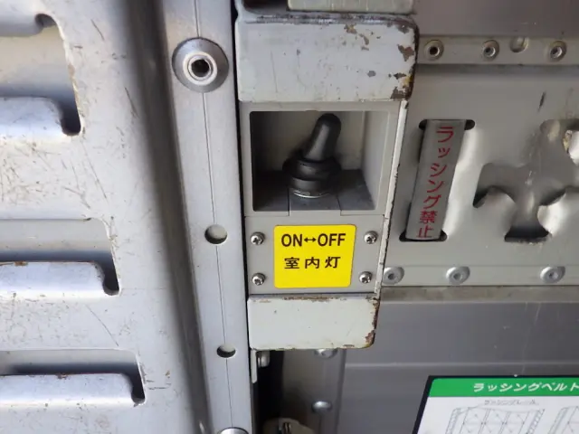 いすゞ フォワード 2RG-FRR90T2(2WD)の写真17