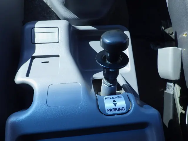 いすゞ フォワード 2RG-FRR90T2(2WD)の写真21