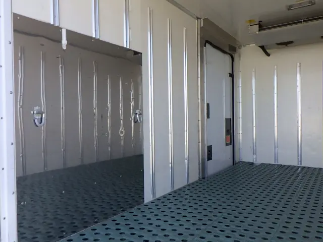 いすゞ エルフ 2RG-NLR88AN(2WD)の写真8