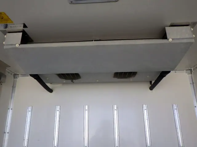 いすゞ エルフ 2RG-NLR88AN(2WD)の写真14