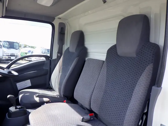 いすゞ エルフ 2RG-NLR88AN(2WD)の写真15