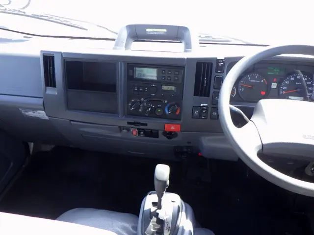 いすゞ エルフ 2RG-NLR88AN(2WD)の写真16