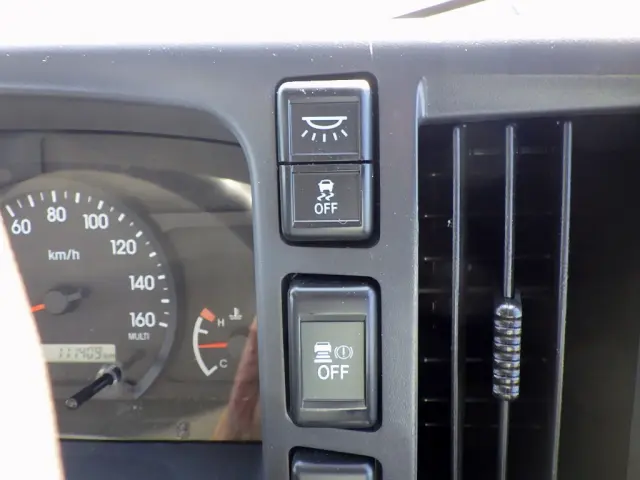 いすゞ エルフ 2RG-NLR88AN(2WD)の写真28