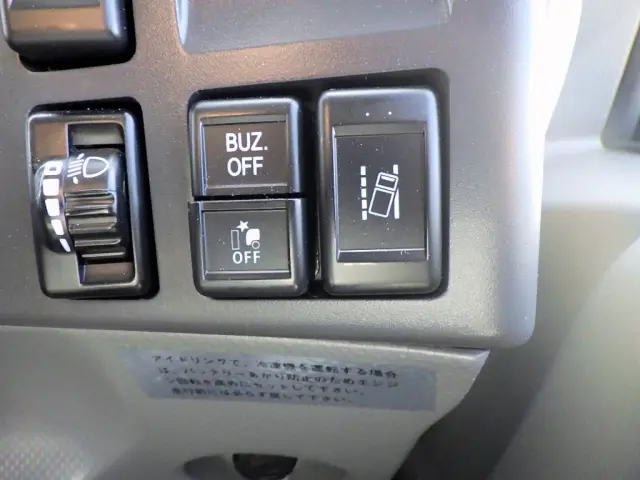 いすゞ エルフ 2RG-NLR88AN(2WD)の写真30