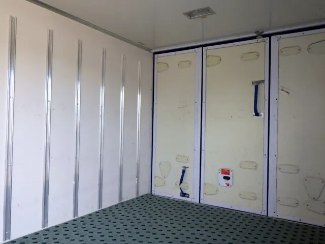 いすゞ エルフ 2RG-NLR88AN(2WD)の写真43