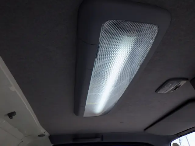 いすゞ エルフ 2RG-NLR88AN(2WD)の写真49