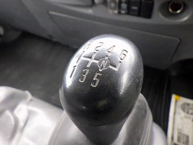 いすゞ エルフ 2RG-NPR88AR(2WD)の写真14