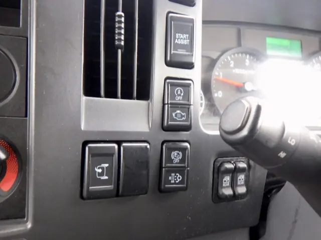 いすゞ エルフ 2RG-NPR88AR(2WD)の写真16