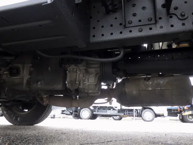 いすゞ エルフ 2RG-NPR88AR(2WD)の写真24