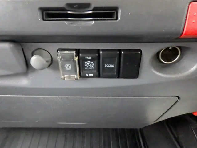 いすゞ エルフ 2RG-NPR88AR(2WD)の写真47