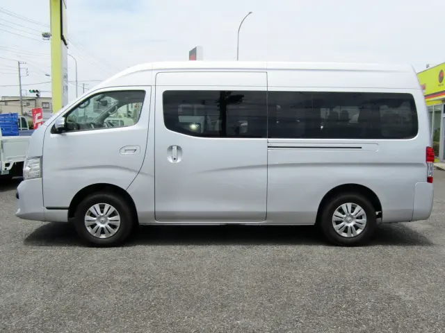 全長5.2mのスーパーロングで大人10名がゆったりと乗車できる車内空間を確保♪|日産 キャラバン CBF-DS8E26(4WD)の写真3