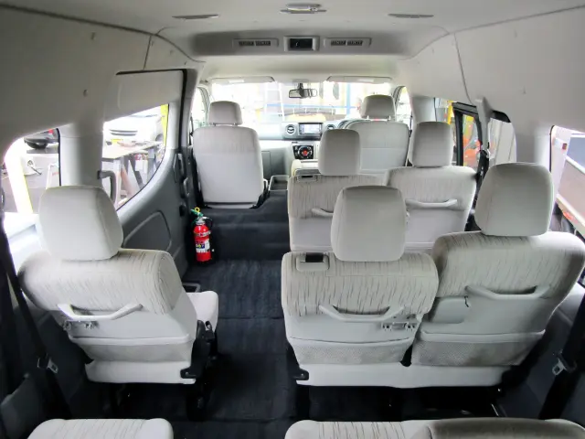 ビジネス用送迎車両として人気の10人乗りキャラバンワゴンはいかがですか?|日産 キャラバン CBF-DS8E26(4WD)の写真17