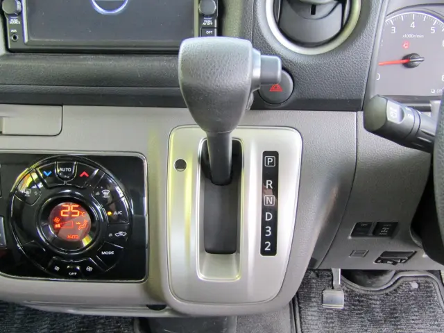 日産 キャラバン CBF-DS8E26(4WD)の写真22