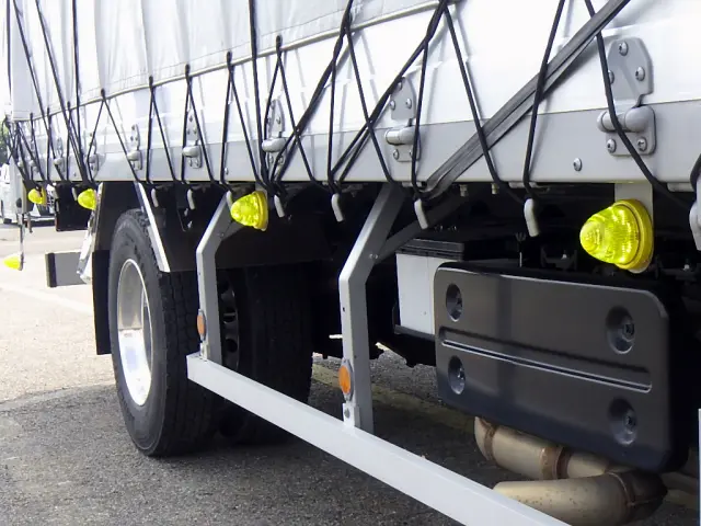 いすゞ フォワード 2RG-FRR90S2(2WD)の写真32